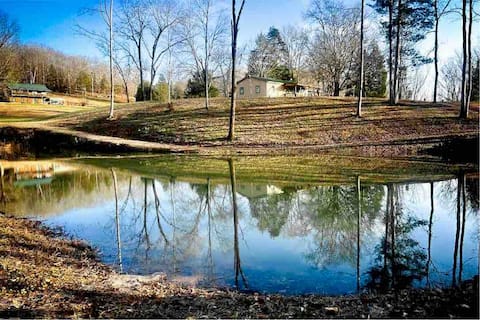 #1 Peaceful Hills Retreat Cottage, 97 Acres, Creek
