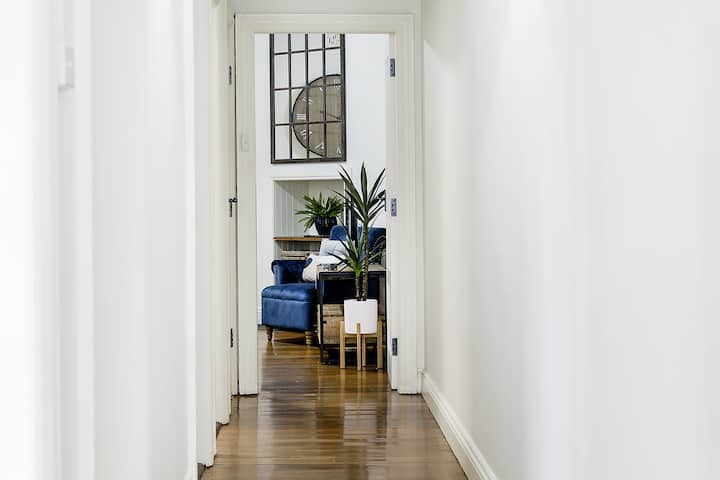 Beautiful Historic Apartment - Perfect Location - Manly