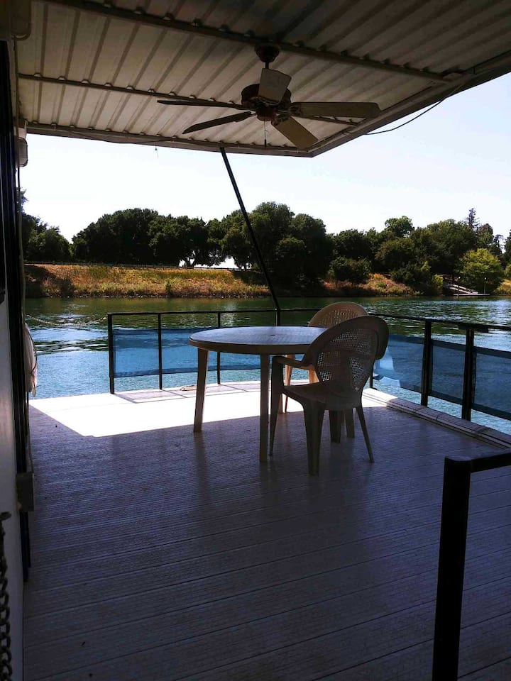 Custom Houseboat on the Sacramento River Houseboats for Rent in
