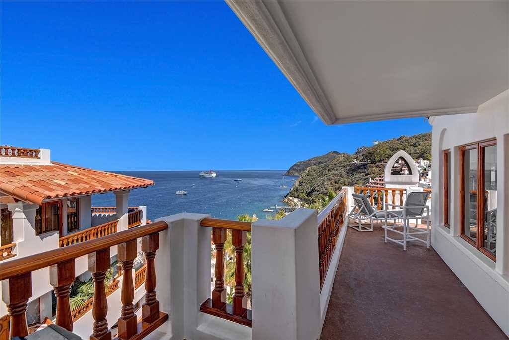 2-ENTRY WALK TO PATIO VIEW RS