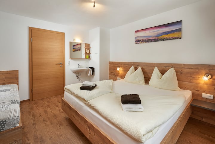 Chambre 2 avec 3 lits