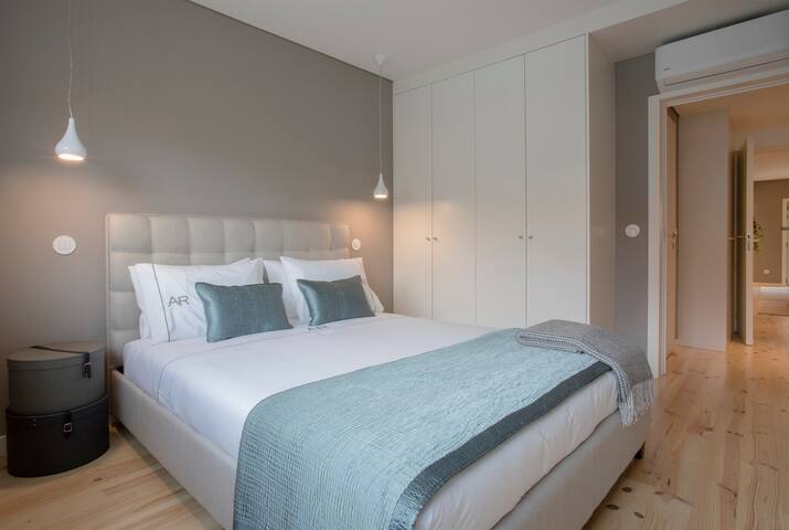 Amazing charming apartment Downtown gallery image 4