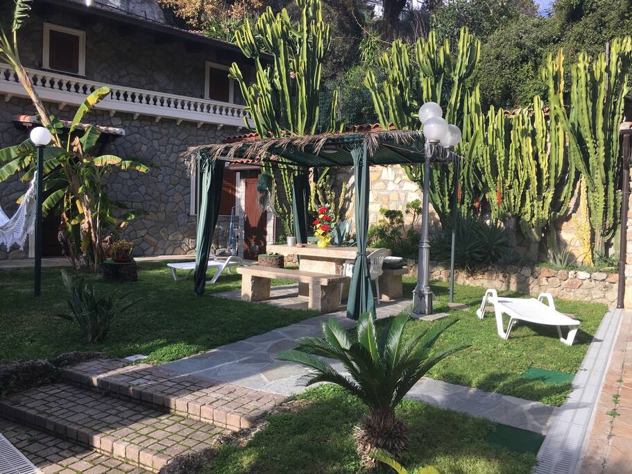 Giardino/zona pranzo/Relax