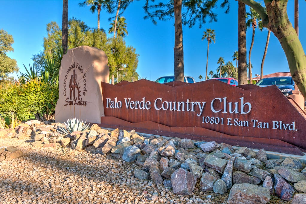 Guests received Free HOA card to gives access to restaurants, golfing, and so much more :)