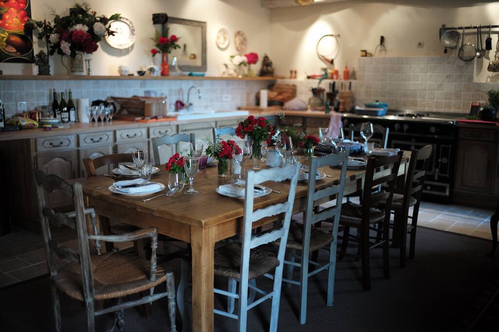 Pick flowers from the garden to make a romantic dinner setting.