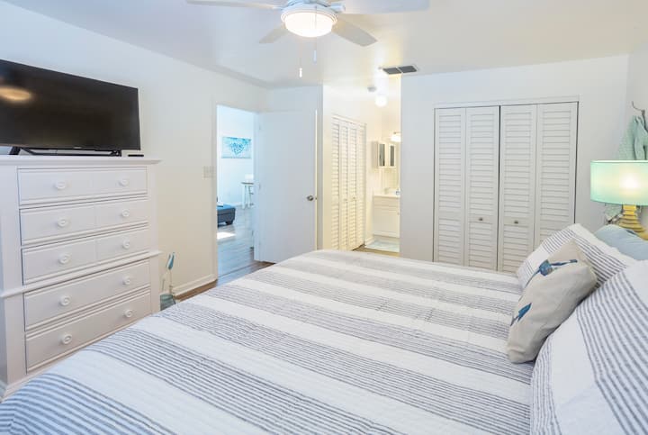 Master with LED TV and bathroom
