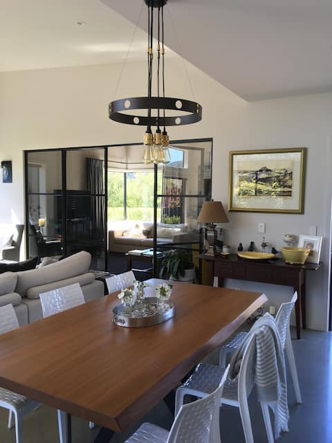 2 bedrooms dual access ensuite, breakfast. Luxury