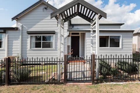 Flamingo House - Seven Minutes to Hunter Valley Wineries