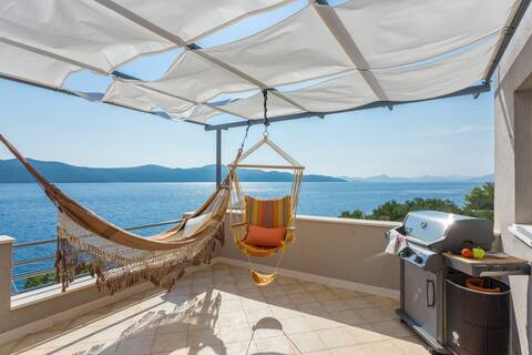 Villa Bonakyra-seafront house with private beach