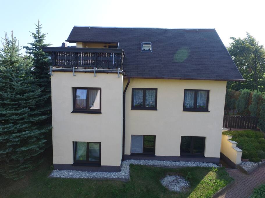 Das Haus ist ruhig gelegen.
