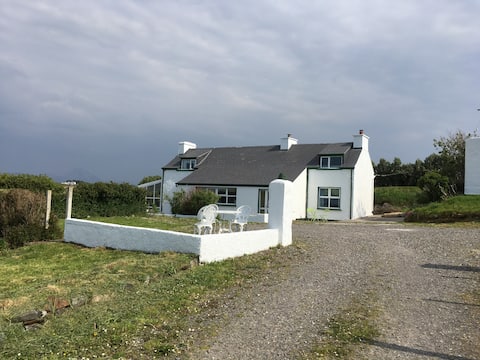 Dunmore House - Cottage by secluded beach