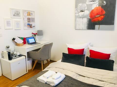 Modern,300m U-Bahn/700m Messe-Mall, Priv Bathroom