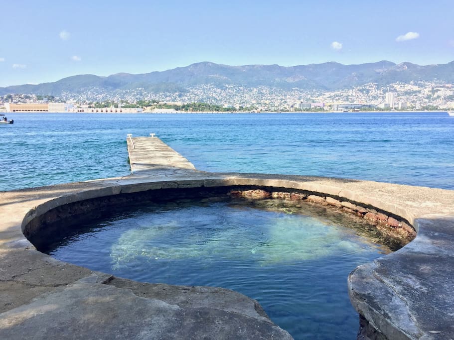 Bajada al mar, con muelle privado