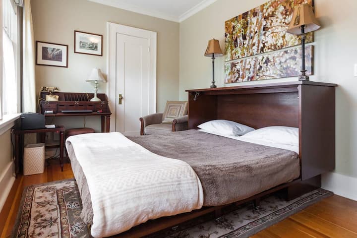 Bedroom 4 (Baldwin) with writing desk and fold-out bed    Upper level