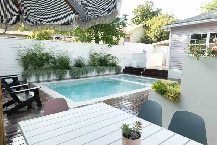 Saltwater Pool + Hot Tub – Ideal Location gallery image 2