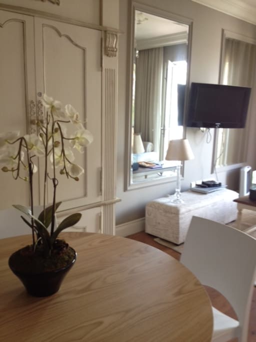 Lounge/Dining area