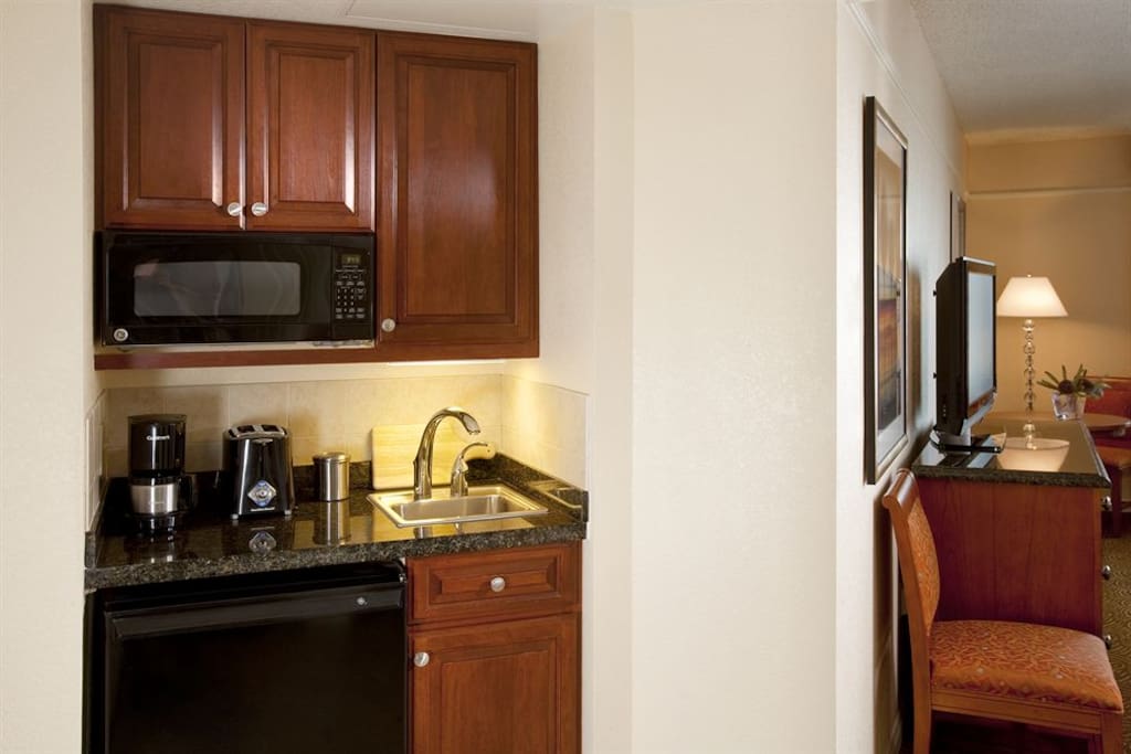 Microwave, small fridge