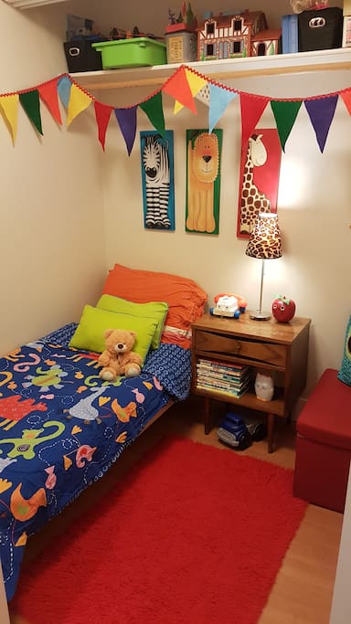 Small kids room with toys and books!