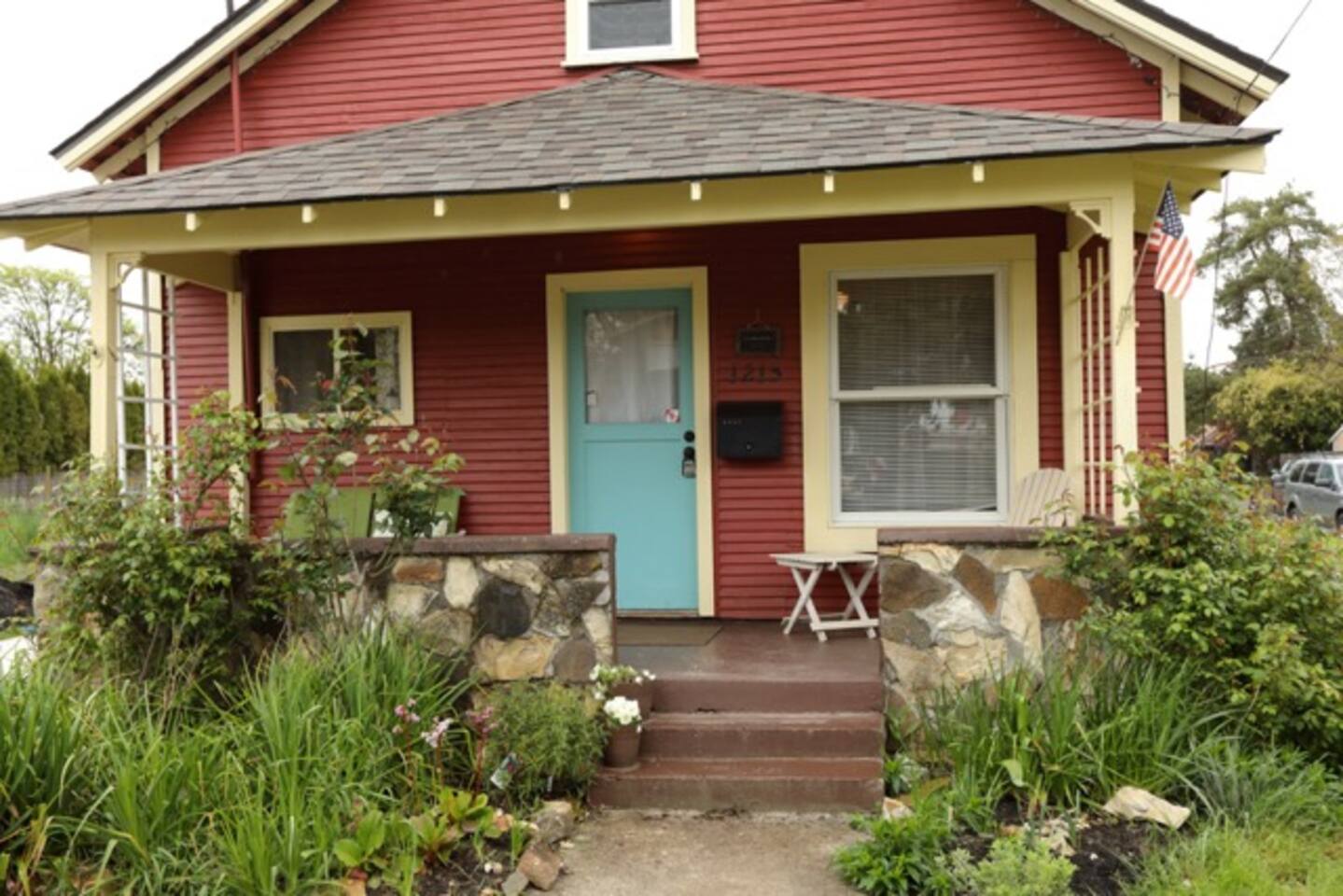 Little Red Cottage Bungalows For Rent In Newberg