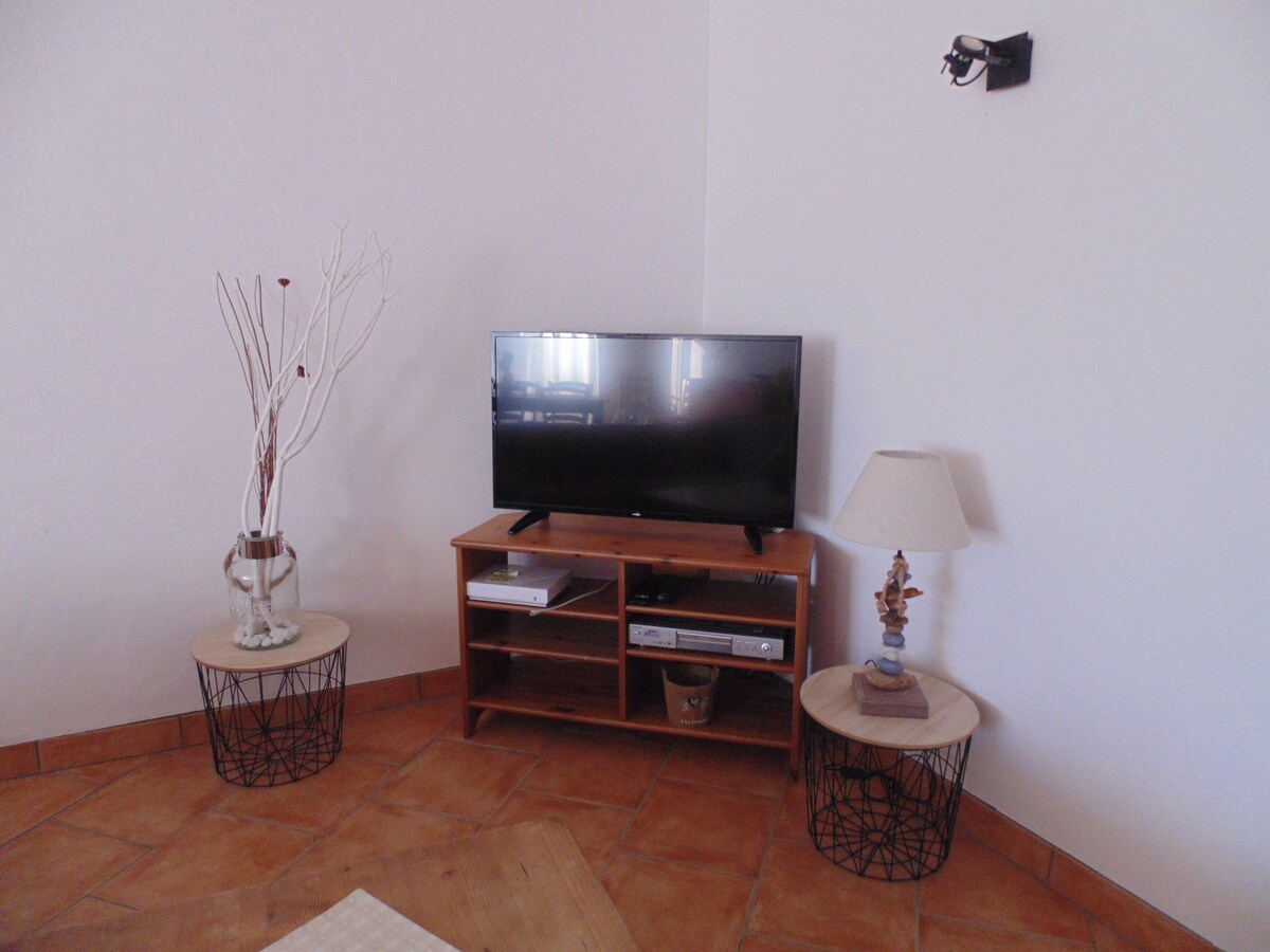Popular Airbnb listing: Provencal Mas at the foot of the Luberon in Cavaillon