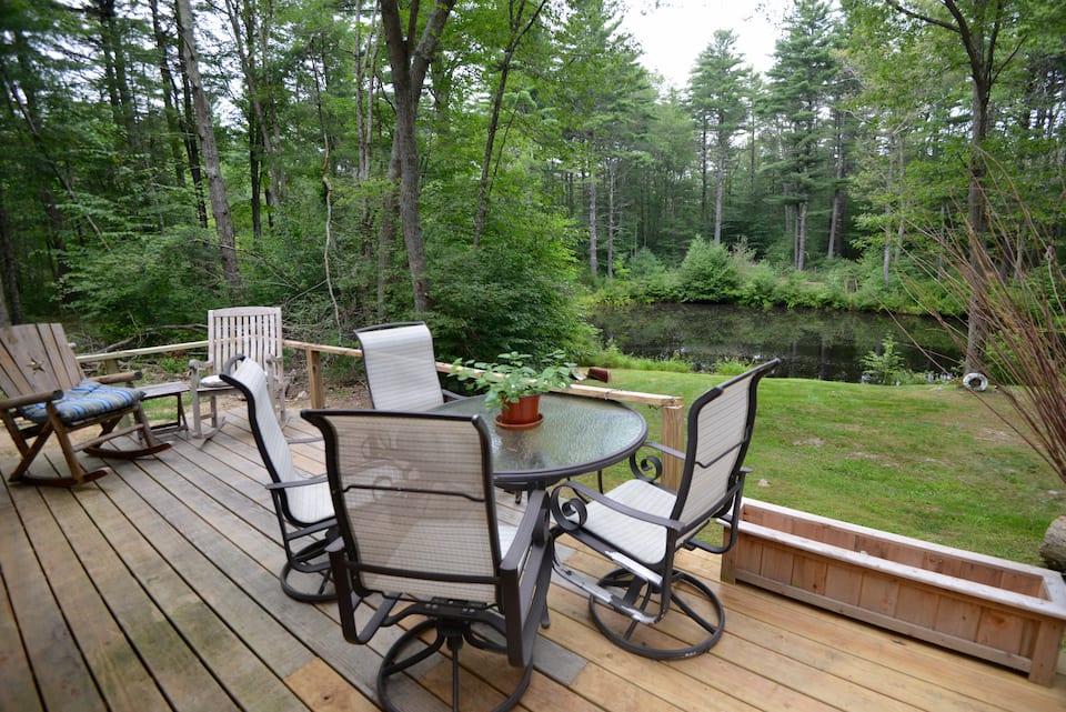 A red cabin on Turtle Pond, North Stonington, Connecticut, United States, photo 10 of 10