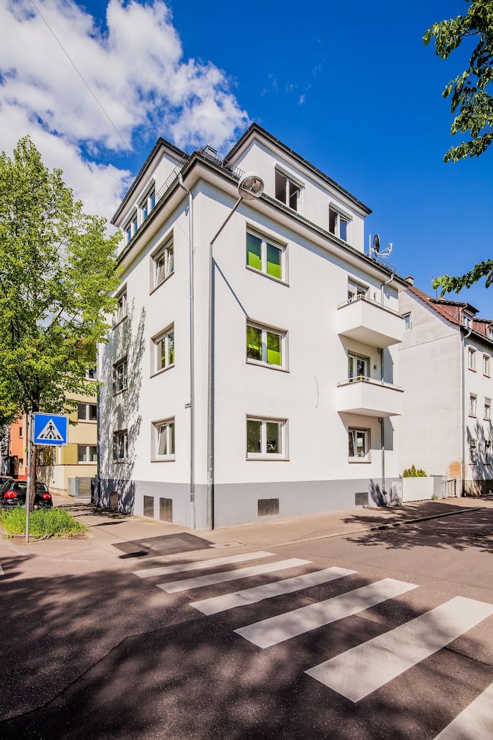Three modern large apartments for up to 25 people, ~285 sqm