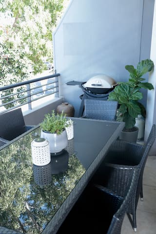 LUNA BAY – right in Byron Bay.