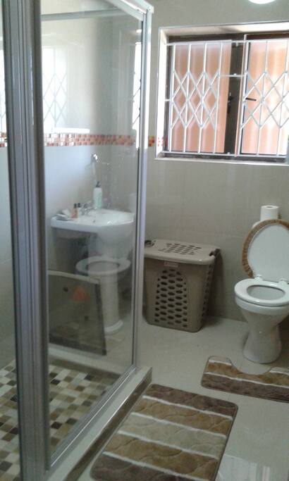 2ND BATHROOM