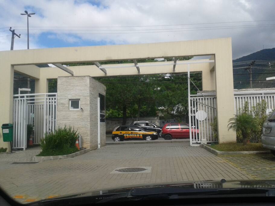 Portaria com segurança 24hr