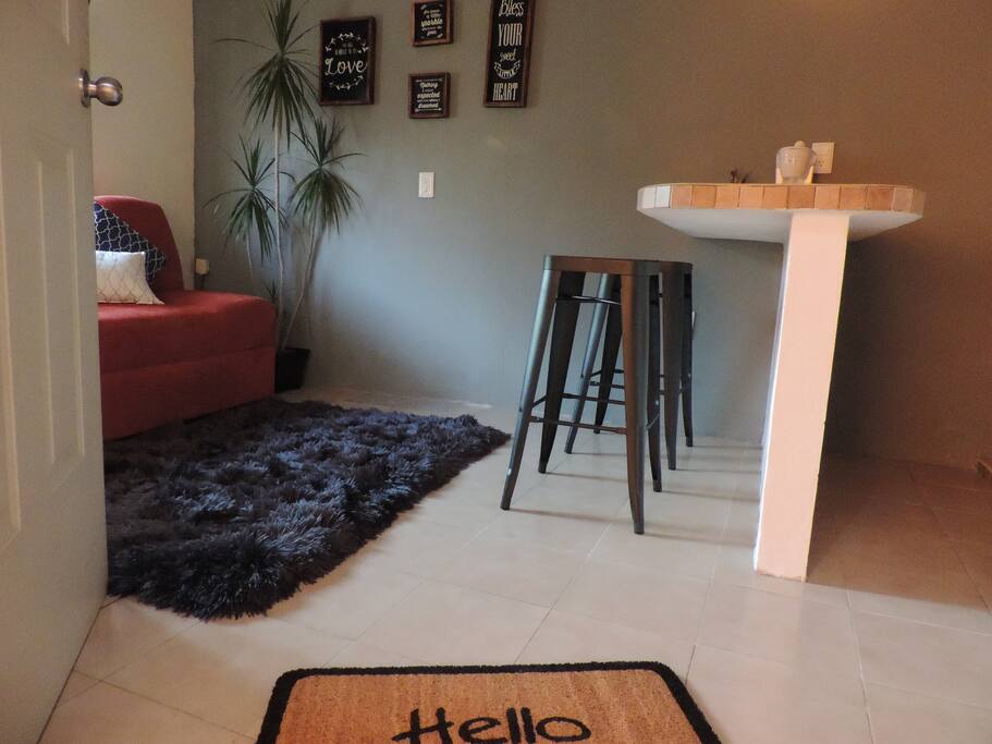 Welcome! You will enjoy to stay with us. ¡Bienvenidos! Disfrutarás tu estancia en este lindo departamento.