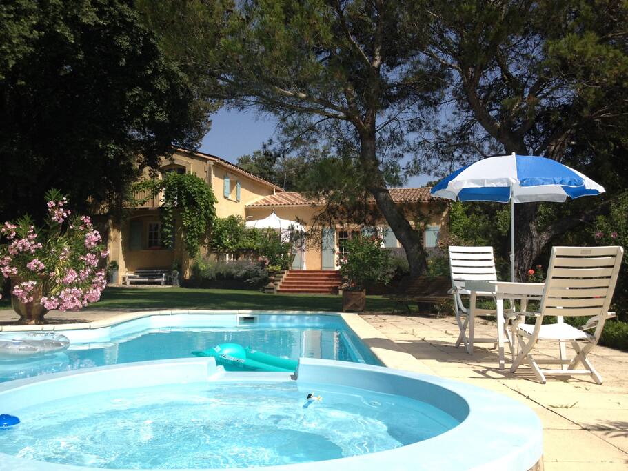 Le spa et la piscine chauffée.