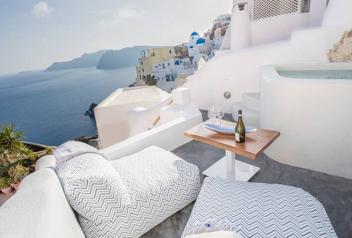 Gaia Suites | Earth Suite with Outdoor Jacuzzi gallery image 4