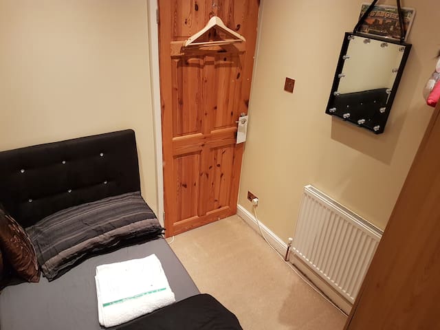 Airbnb Hayes Holiday Rentals Places To Stay England