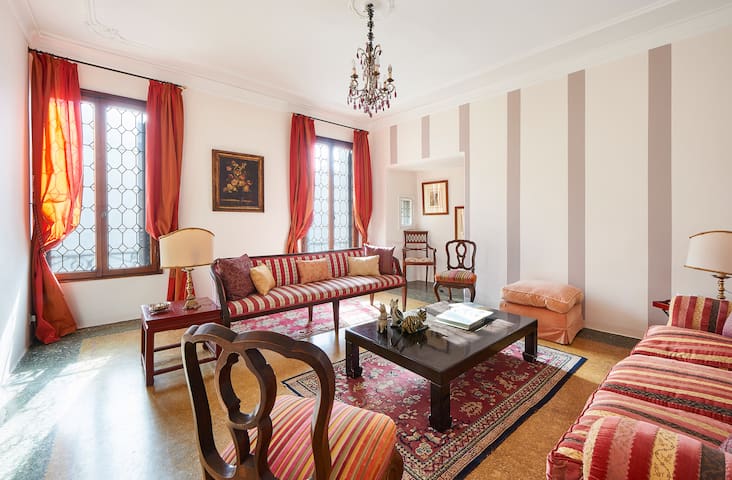 Ca’ Fenice charming apartment in San Marco