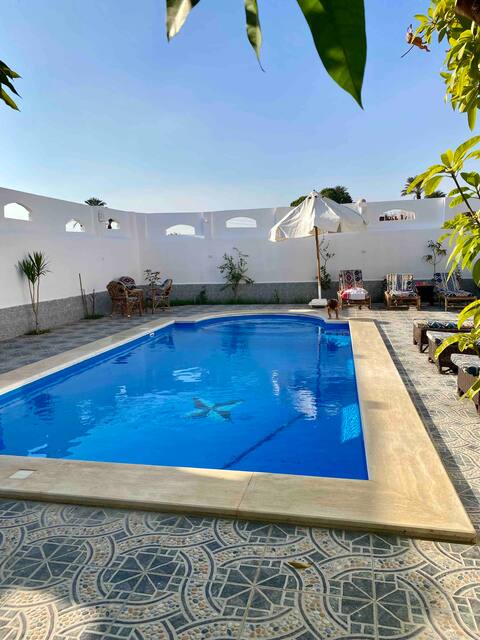 Villa Shamseeyah: modern villa with pool