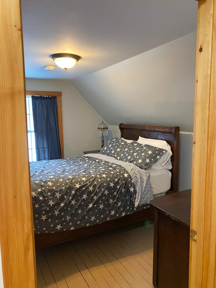 Საძინებელი ზემოთ