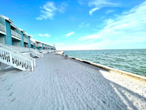 Successful Airbnb property: Bayfront Water View at Kontiki in Rockport, TX in Fulton