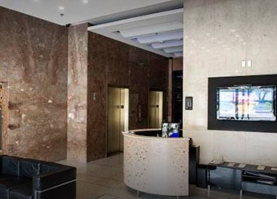 Lobby area with 24 hour doorman.