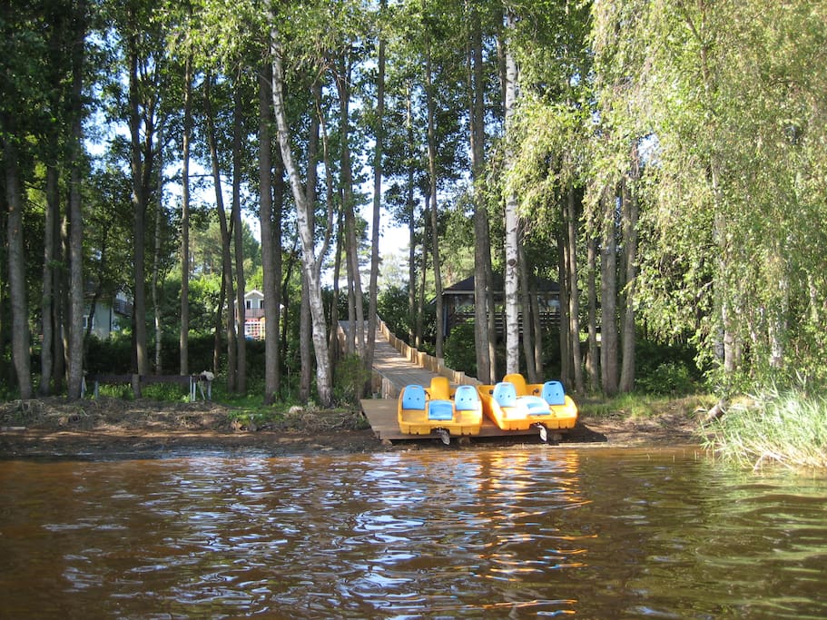 В прокат лодки и водные велосипеды