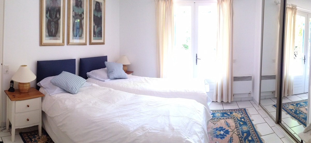 1. spavaća soba (s dva odvojena ležaja)