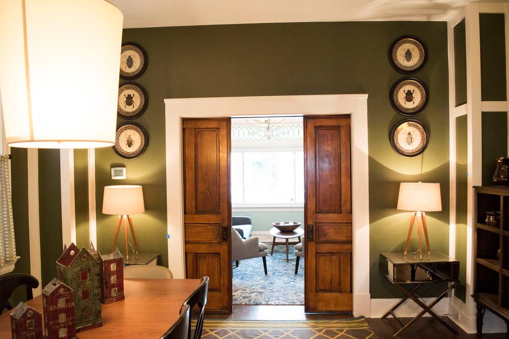 Don't you just want to have guests over? Enjoy a glamourous pizza.