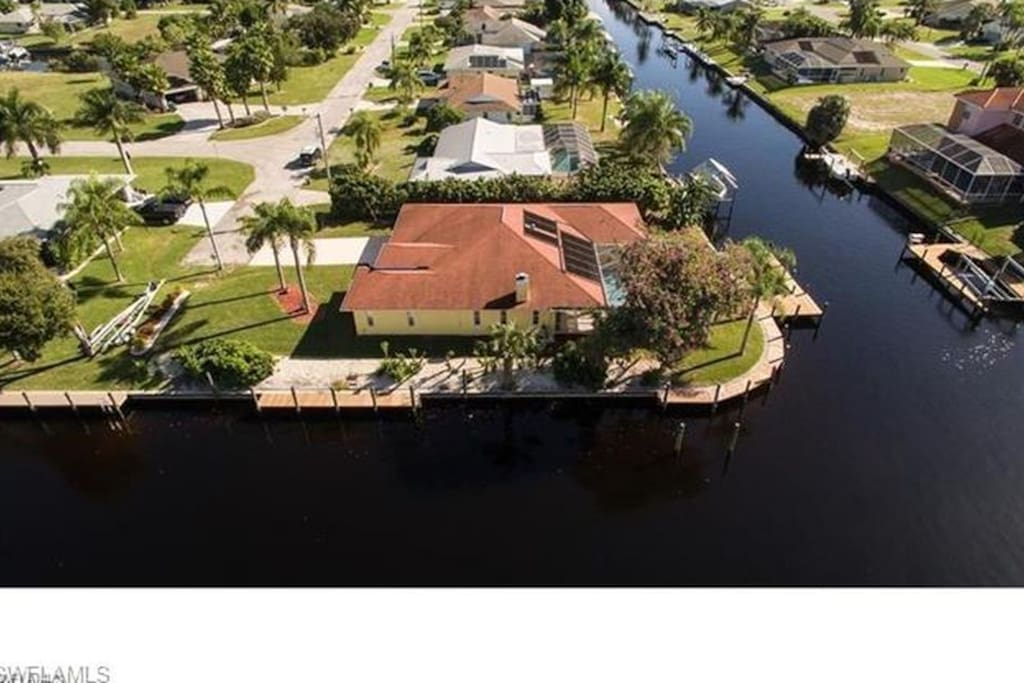 Intersecting canals.