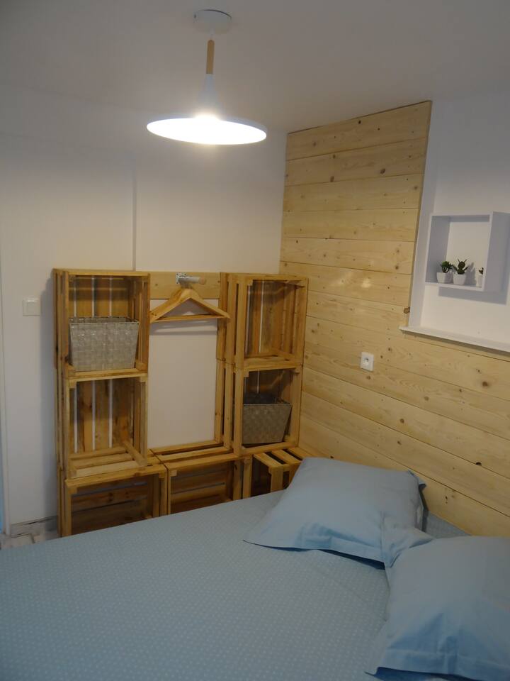 חדר שינה בקומת הקרקע