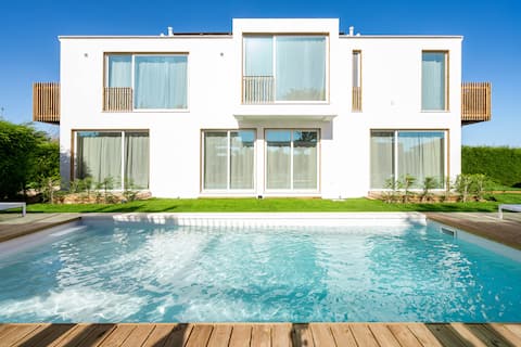 Successful Airbnb property: Casa Vica - One Bedroom Apartment with pool in Sagres