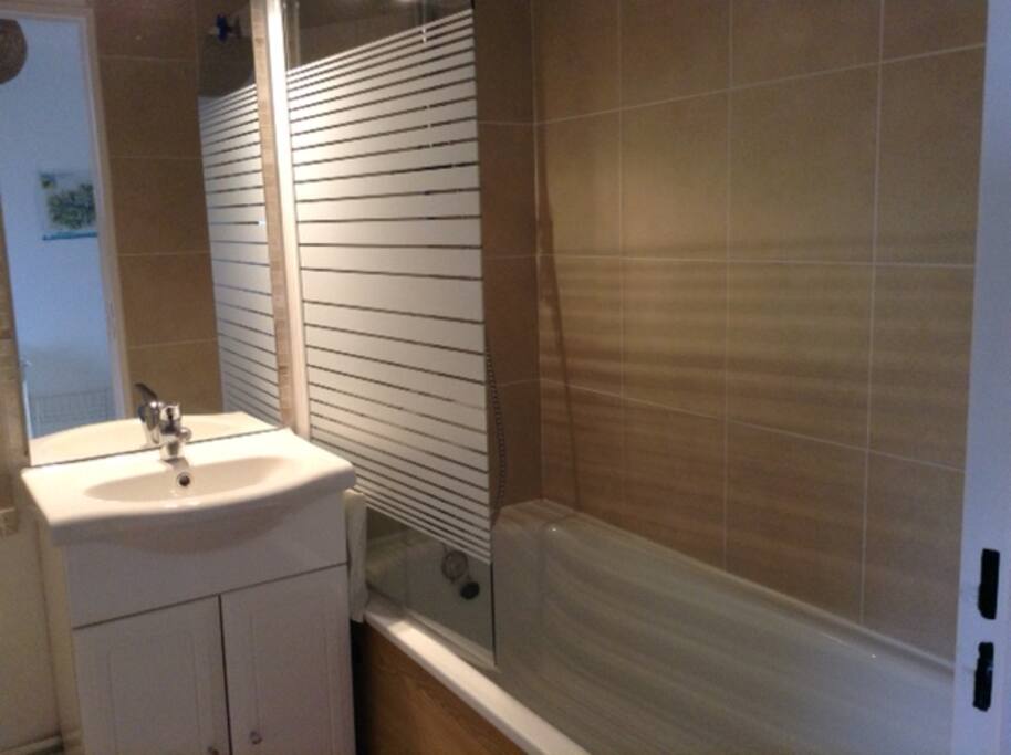 salle de bain aux couleurs de la Baie