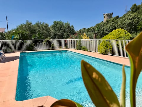 Bottom of villa, pool and garden 100 m from the beach