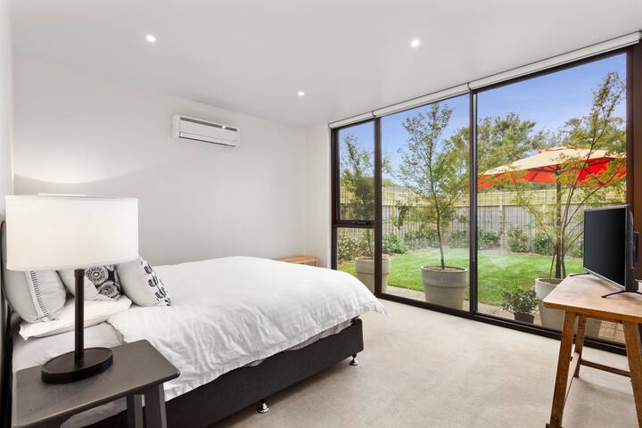 Barwon Heads, Perfect Central Location yet private gallery image 2