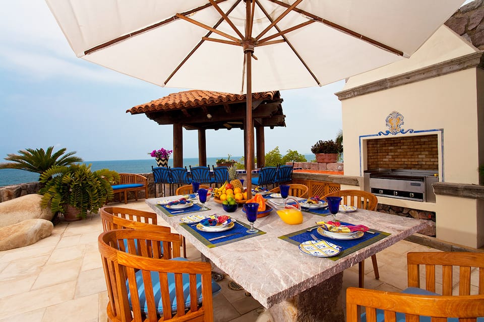 A hacienda-style villa on the Conchas Chinas shore, Puerto Vallarta, Jalisco, Mexico, photo 3 of 10