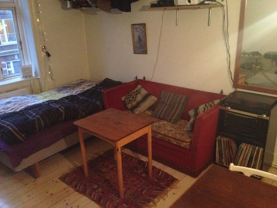 Room 1 - Sofa & stereo
