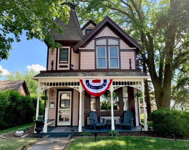 Charming Historic Haus – Located downtown Waconia